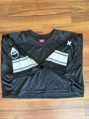 Rumble Cropped Graphic Jersey
